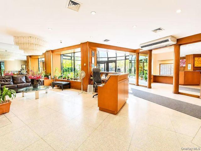 138-35 Elder Avenue 21F, Flushing, NY 11355