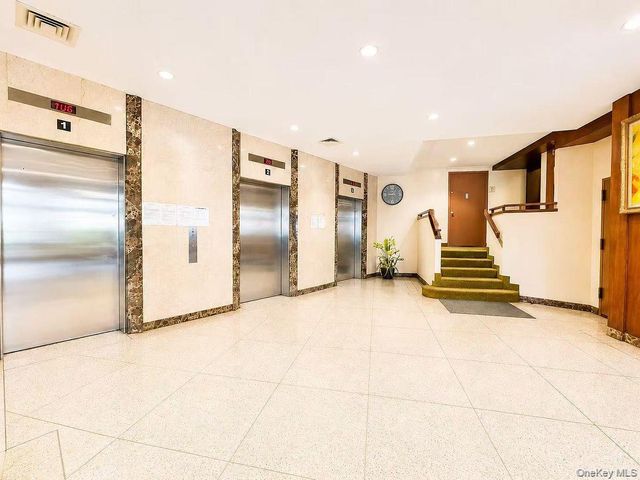 138-35 Elder Avenue 21F, Flushing, NY 11355