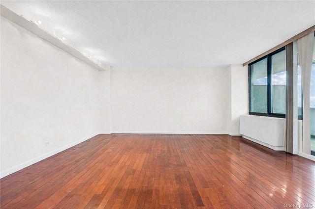 138-35 Elder Avenue 21F, Flushing, NY 11355