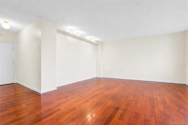 138-35 Elder Avenue 21F, Flushing, NY 11355