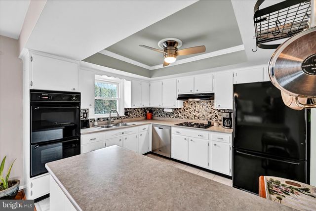 429 CANDLEWYCK RD, Lancaster, PA 17601