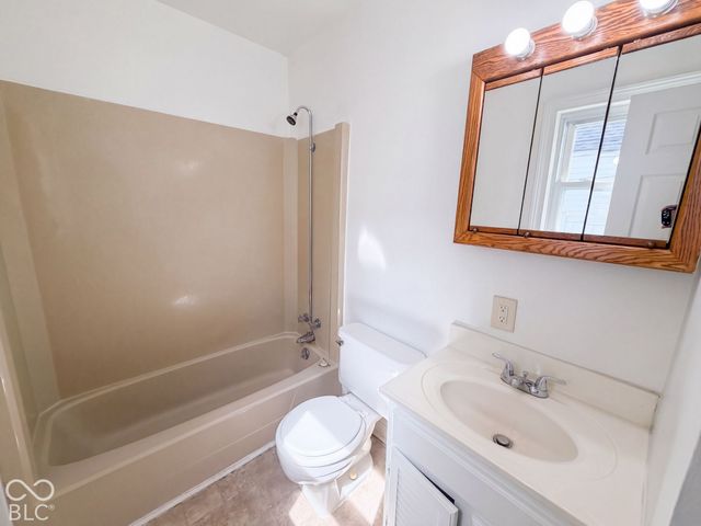 122 S 6th Avenue, Beech Grove, IN 46107