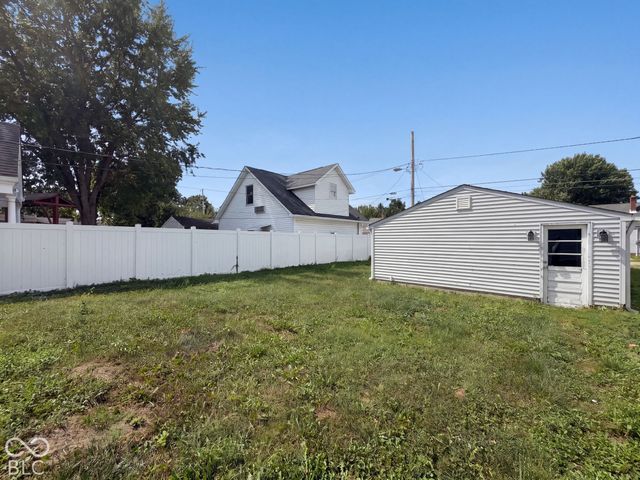122 S 6th Avenue, Beech Grove, IN 46107
