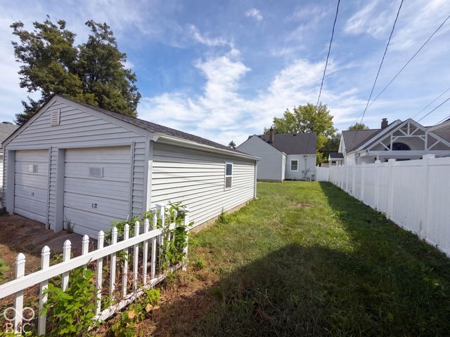 122 S 6th Avenue, Beech Grove, IN 46107