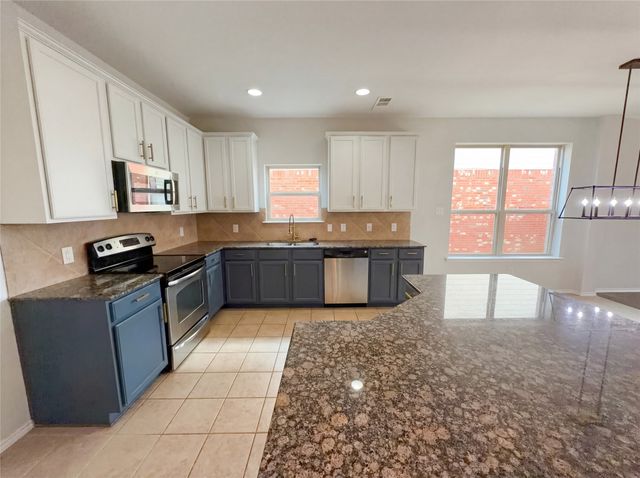 8925 Brook Hill Lane, Fort Worth, TX 76244