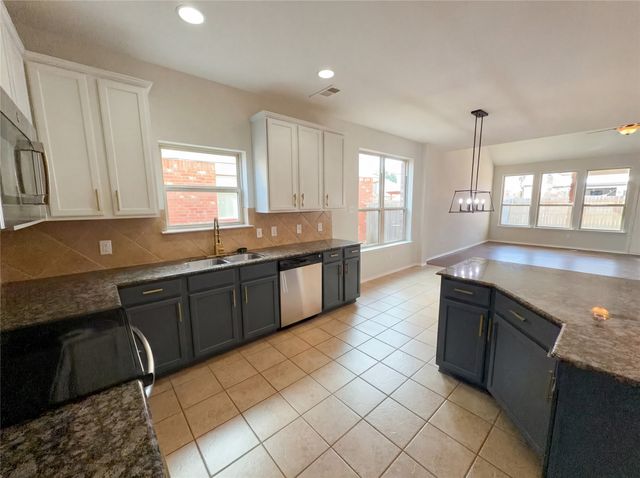 8925 Brook Hill Lane, Fort Worth, TX 76244