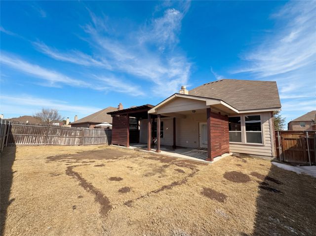 8925 Brook Hill Lane, Fort Worth, TX 76244