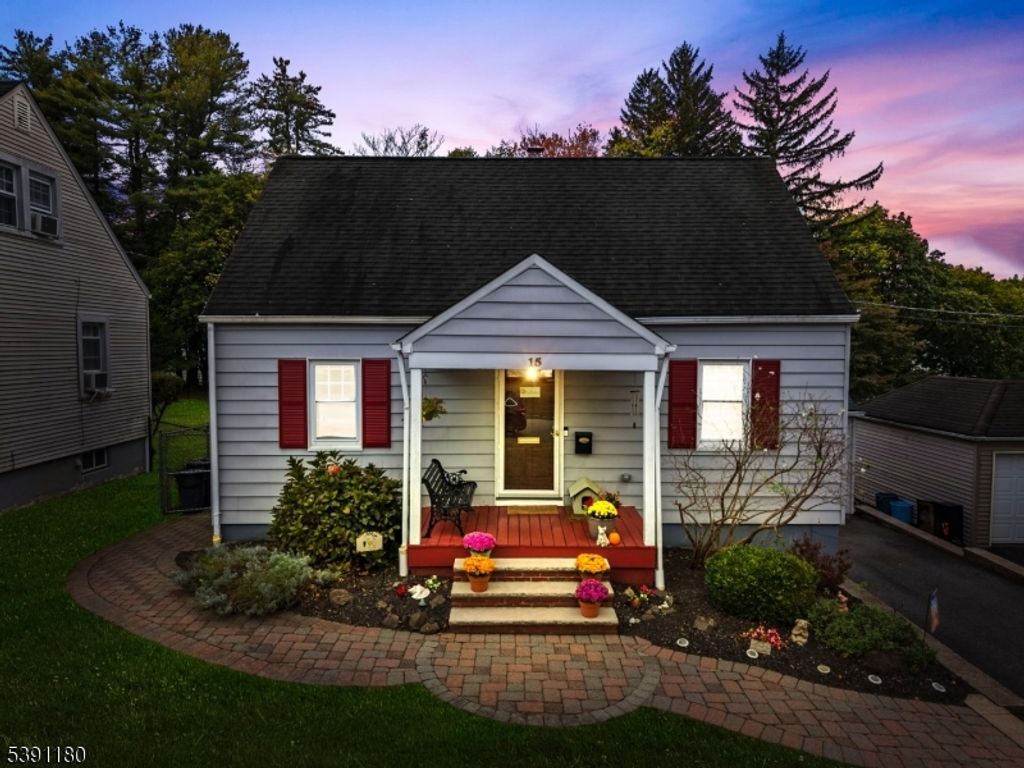 15 Oakwood Ave, Livingston Twp., NJ 07039