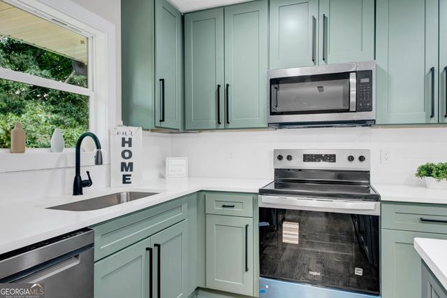 925 Majesty Lane, Morrow, GA 30260