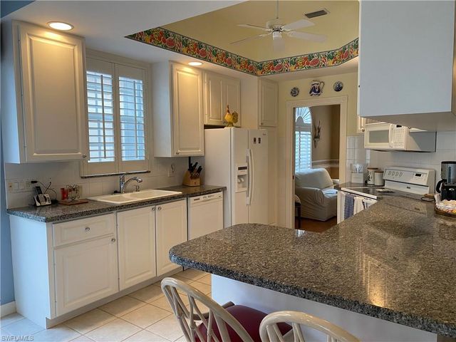 3941 Isla Ciudad CT, Naples, FL 34109