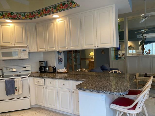 3941 Isla Ciudad CT, Naples, FL 34109