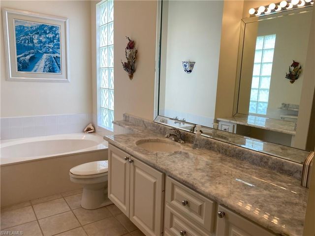 3941 Isla Ciudad CT, Naples, FL 34109