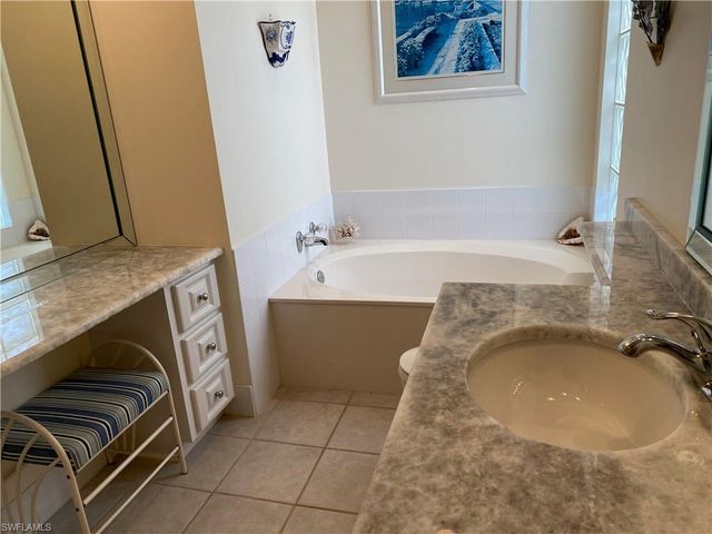 3941 Isla Ciudad CT, Naples, FL 34109