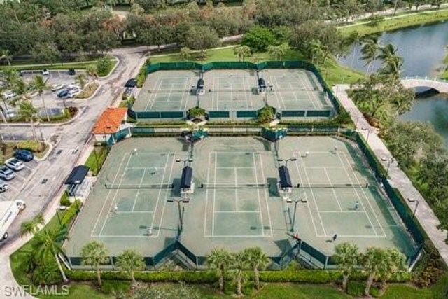 3941 Isla Ciudad CT, Naples, FL 34109