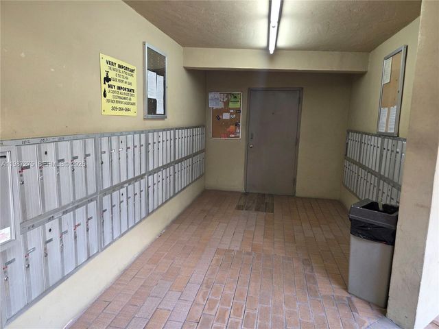 8615 NW 8th Street 319, Miami, FL 33126