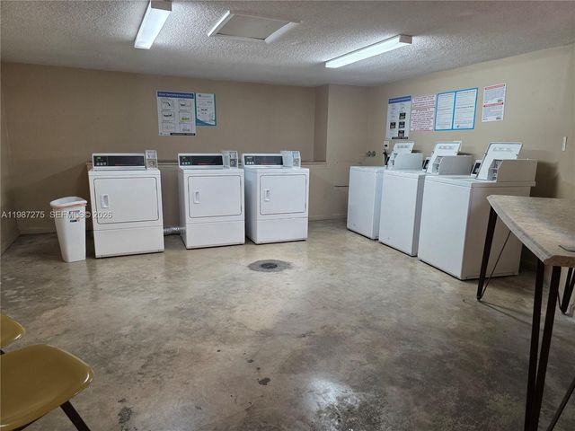 8615 NW 8th Street 319, Miami, FL 33126