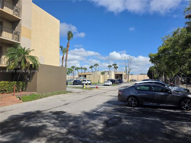 8615 NW 8th Street 319, Miami, FL 33126