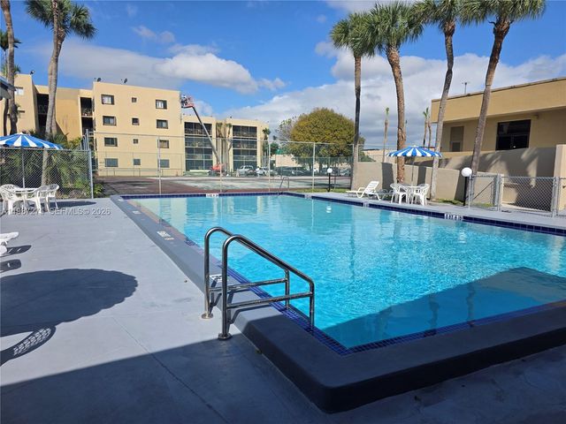 8615 NW 8th Street 319, Miami, FL 33126