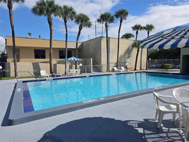8615 NW 8th Street 319, Miami, FL 33126