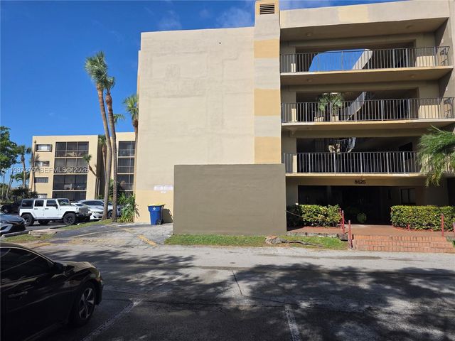 8615 NW 8th Street 319, Miami, FL 33126