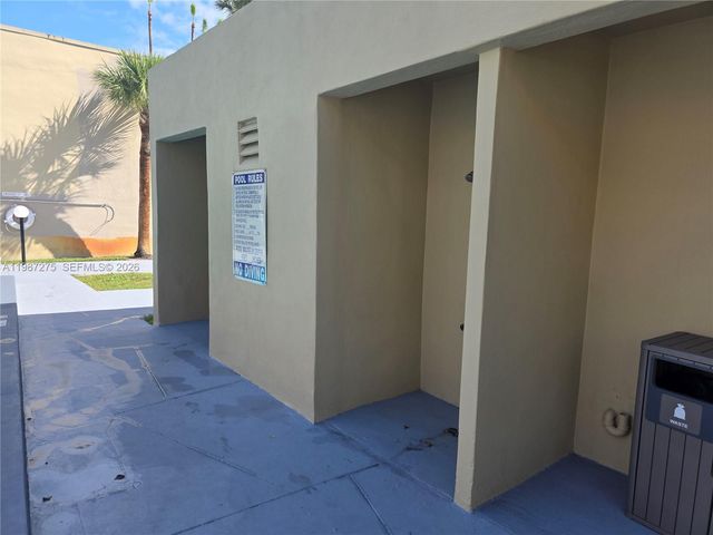 8615 NW 8th Street 319, Miami, FL 33126