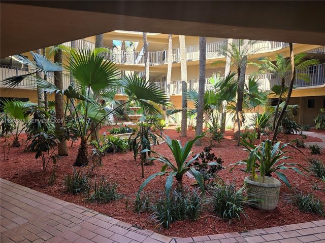 8615 NW 8th Street 319, Miami, FL 33126