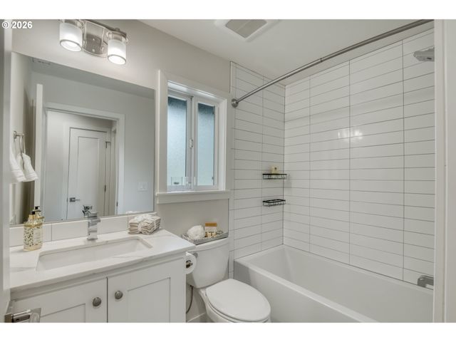 2635 LAFAVE St, West Linn, OR 97068