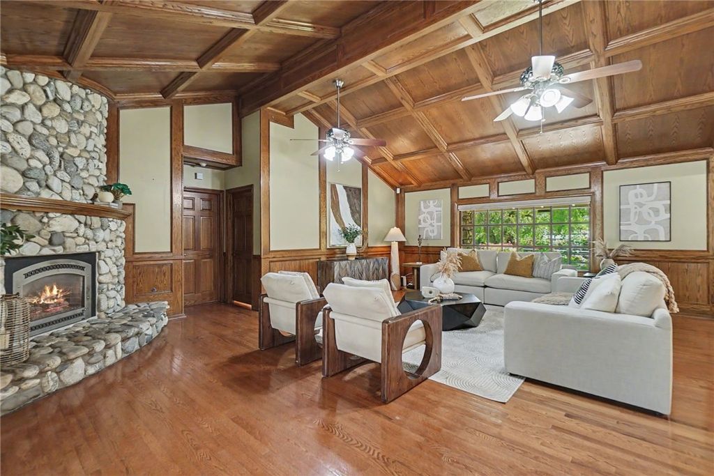 Image 12 of property listing at 20537 E Covina Hills Rd, Covina, CA 91724