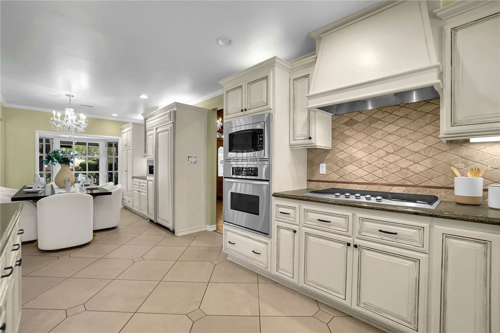 Image 19 of property listing at 20537 E Covina Hills Rd, Covina, CA 91724