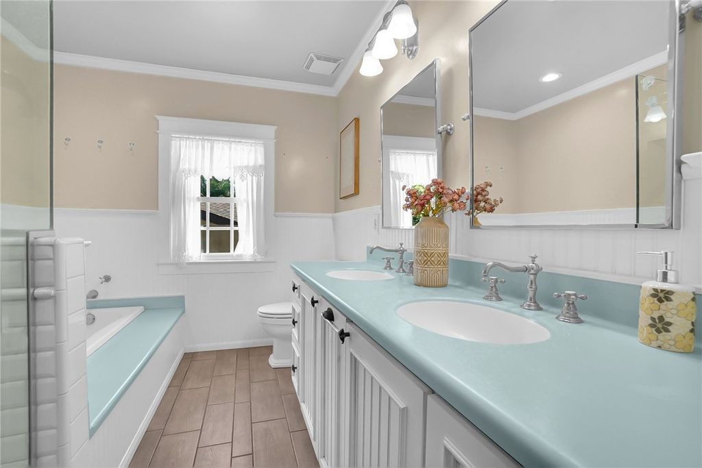Image 31 of property listing at 20537 E Covina Hills Rd, Covina, CA 91724