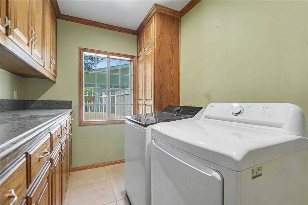 Image 33 of property listing at 20537 E Covina Hills Rd, Covina, CA 91724