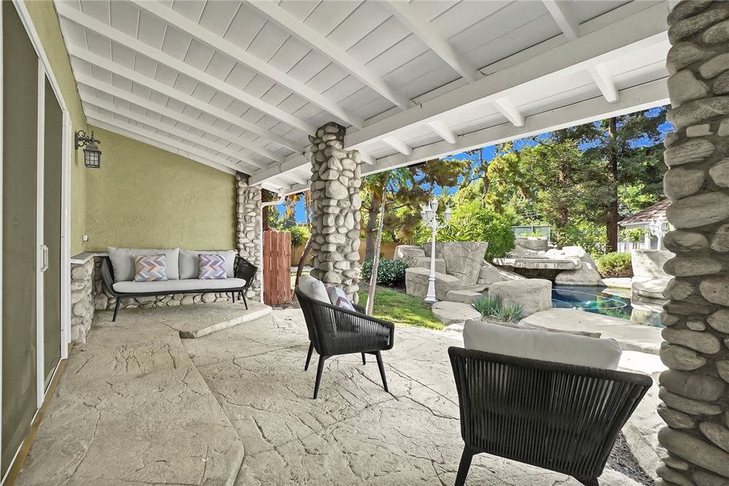 Image 34 of property listing at 20537 E Covina Hills Rd, Covina, CA 91724