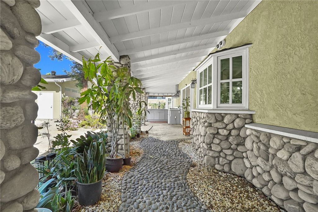 Image 35 of property listing at 20537 E Covina Hills Rd, Covina, CA 91724