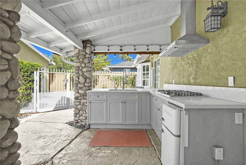 Image 36 of property listing at 20537 E Covina Hills Rd, Covina, CA 91724