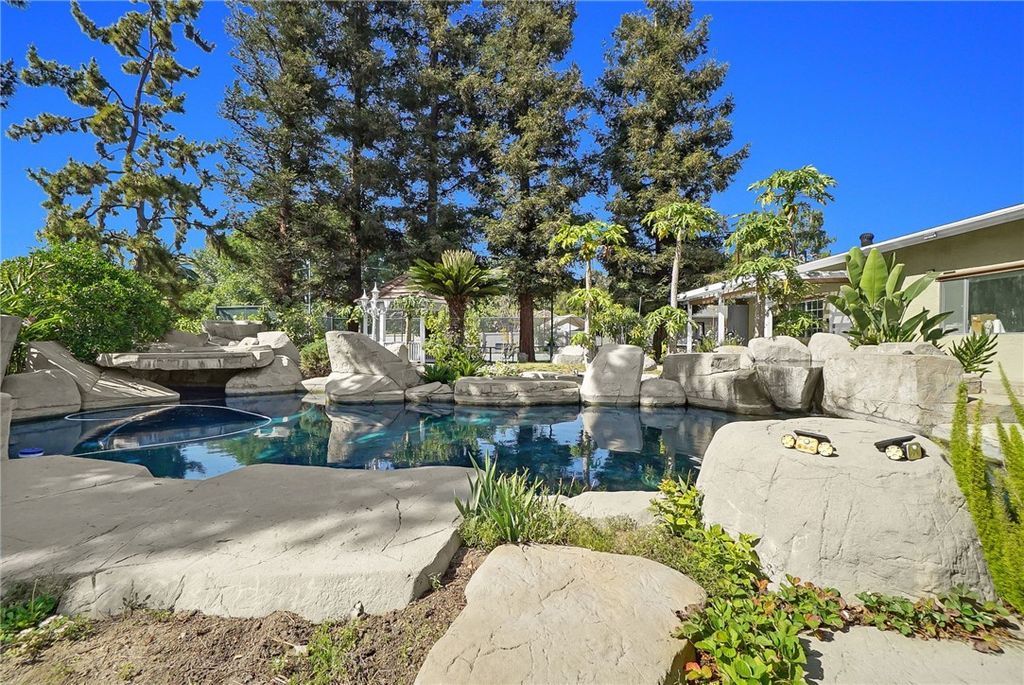 Image 39 of property listing at 20537 E Covina Hills Rd, Covina, CA 91724