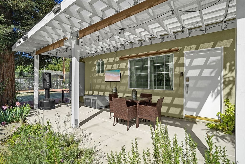 Image 48 of property listing at 20537 E Covina Hills Rd, Covina, CA 91724
