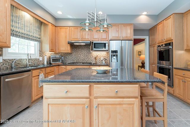 2073 Birch Bluff Drive, Okemos, MI 48864