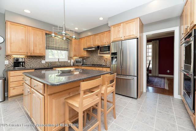 2073 Birch Bluff Drive, Okemos, MI 48864