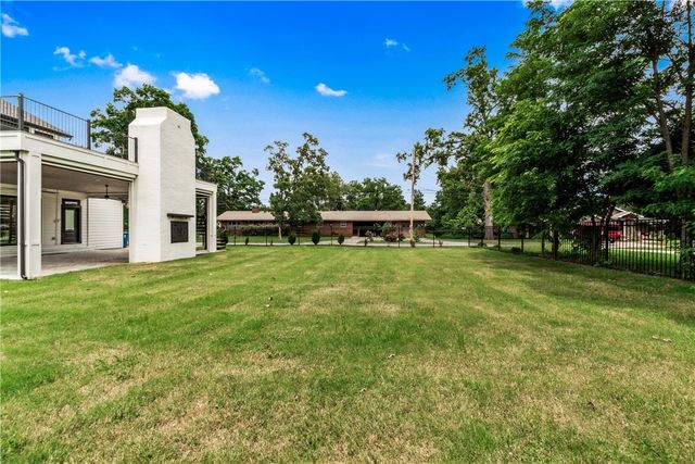 212 NW G Street, Bentonville, AR 72712