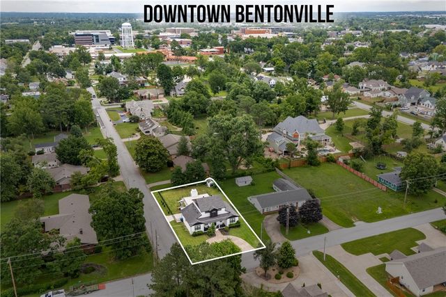 212 NW G Street, Bentonville, AR 72712
