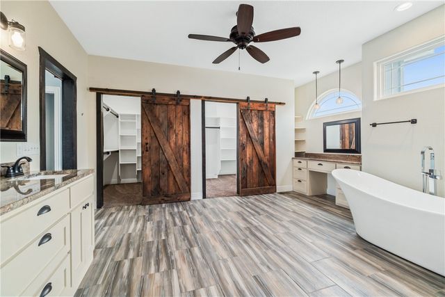 212 NW G Street, Bentonville, AR 72712