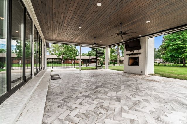 212 NW G Street, Bentonville, AR 72712