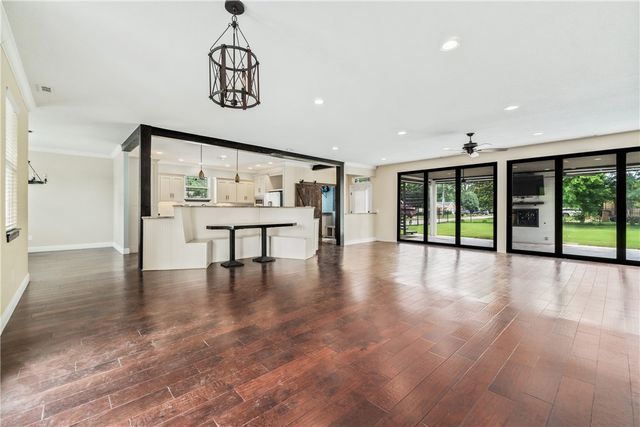 212 NW G Street, Bentonville, AR 72712