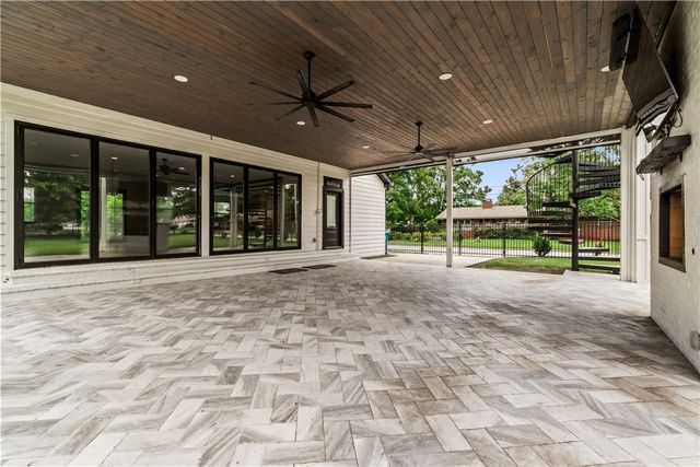 212 NW G Street, Bentonville, AR 72712