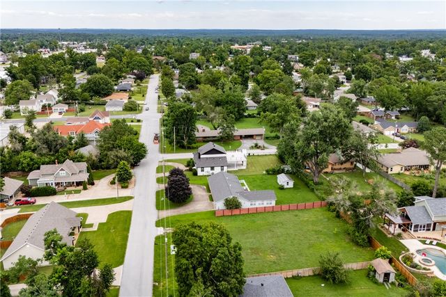212 NW G Street, Bentonville, AR 72712