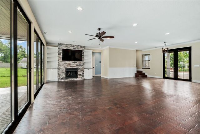212 NW G Street, Bentonville, AR 72712