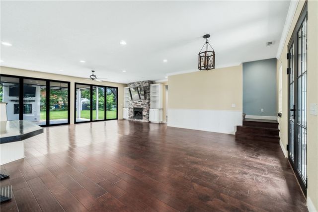 212 NW G Street, Bentonville, AR 72712