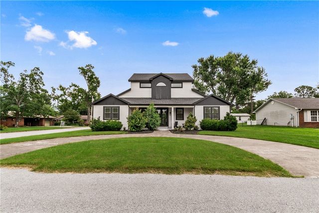212 NW G Street, Bentonville, AR 72712