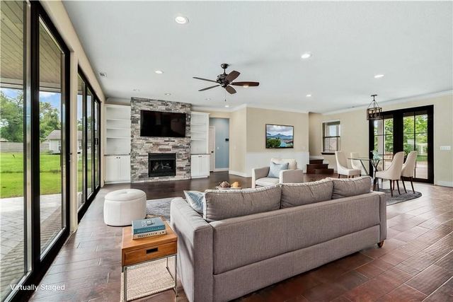 212 NW G Street, Bentonville, AR 72712