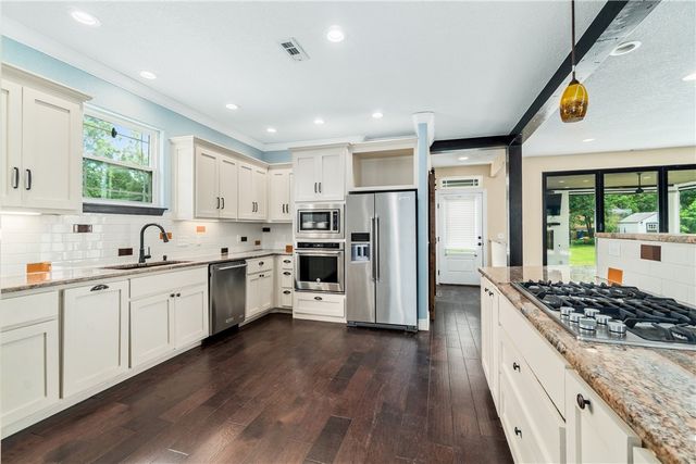 212 NW G Street, Bentonville, AR 72712